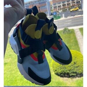 Nike Air Huarache City Aluminum Bright Citron Bright Crimson size 5/35.5